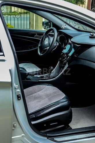 Hyundai Sonata-4