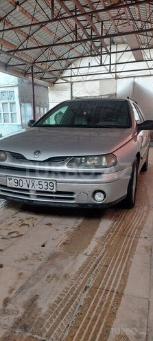Renault Laguna-10