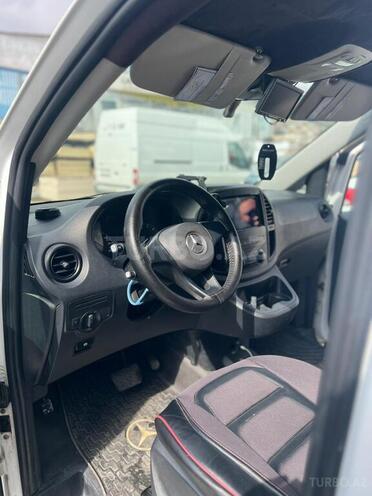 Mercedes Metris-9