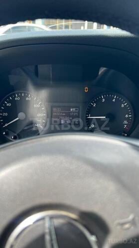 Mercedes Metris-10