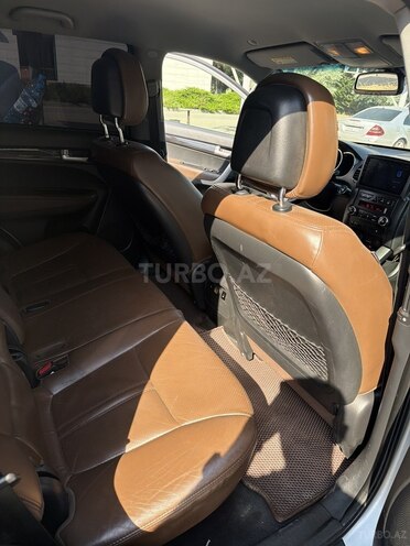 Kia Sorento-13