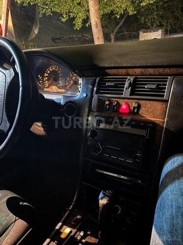 Mercedes E 240-2