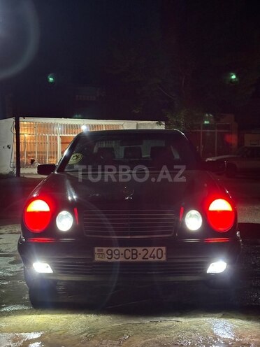 Mercedes E 240-1