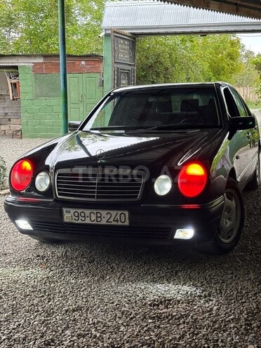 Mercedes E 240-3