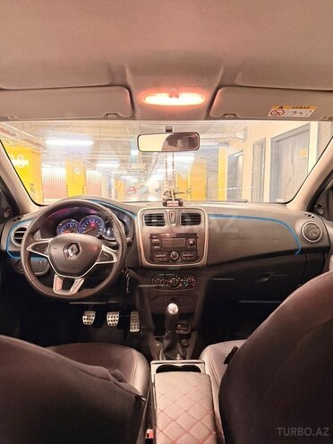 Renault Logan-12