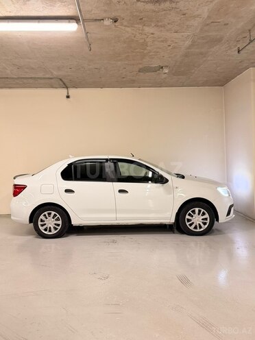 Renault Logan-4