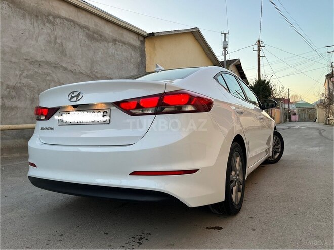 Hyundai Elantra-10