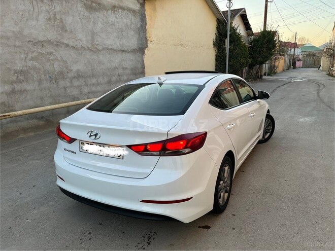 Hyundai Elantra-13