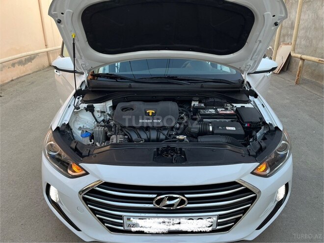 Hyundai Elantra-15