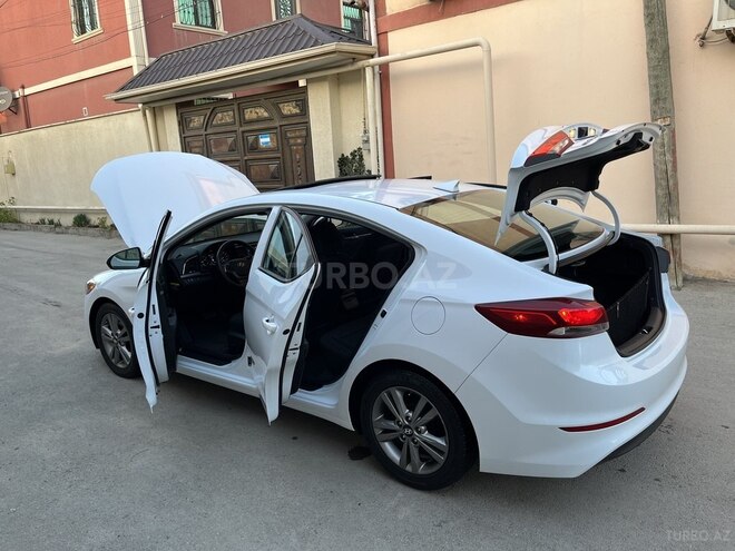Hyundai Elantra-14