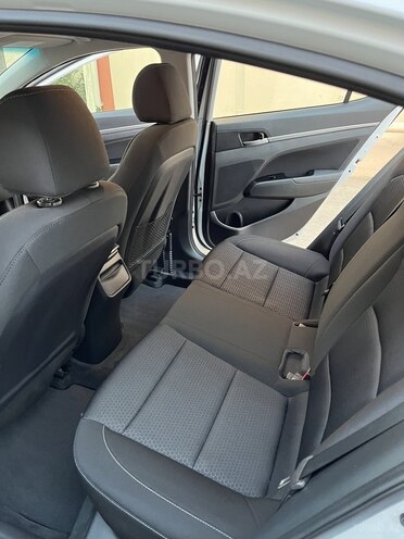 Hyundai Elantra-18