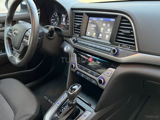 Hyundai Elantra-19