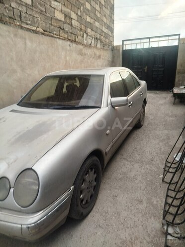 Mercedes E 200-5