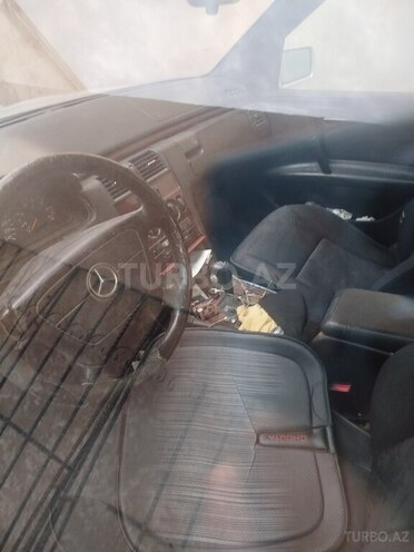 Mercedes E 200-3