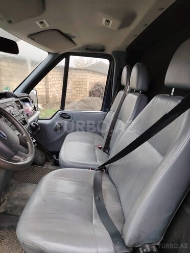 Ford Transit-14