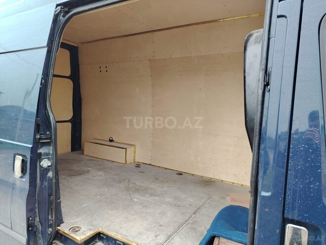 Ford Transit-9