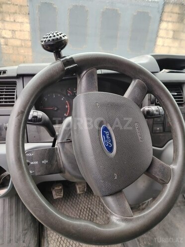Ford Transit-7