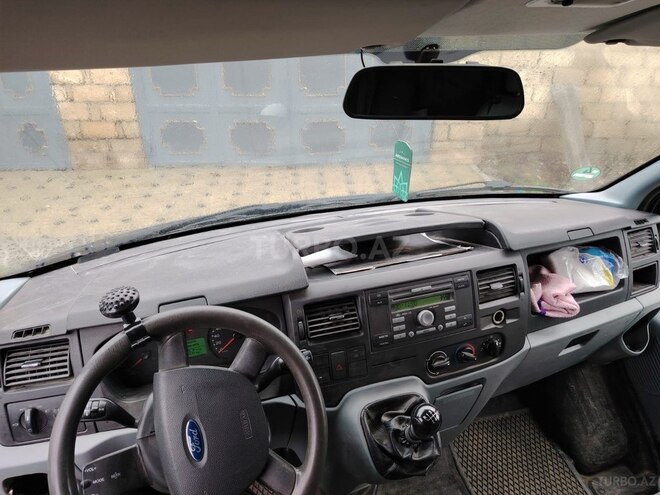 Ford Transit-17