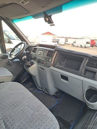 Ford Transit-9