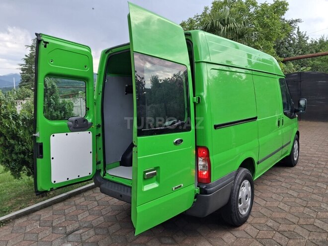 Ford Transit-8