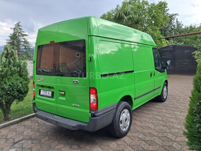 Ford Transit-10