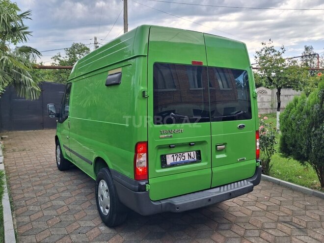 Ford Transit-13