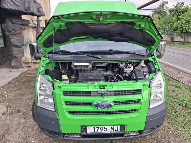 Ford Transit-14