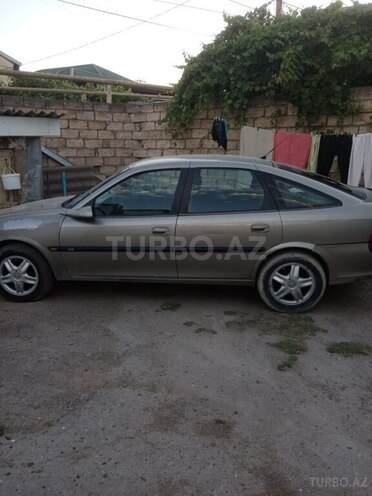 Opel Vectra-4