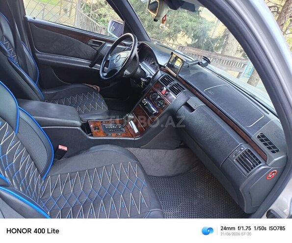 Mercedes E 230-9