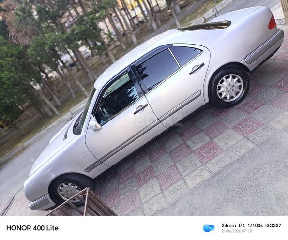 Mercedes E 230-6