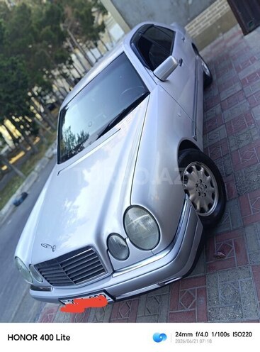 Mercedes E 230-3