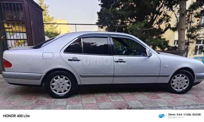 Mercedes E 230-5