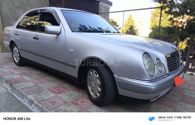 Mercedes E 230-2