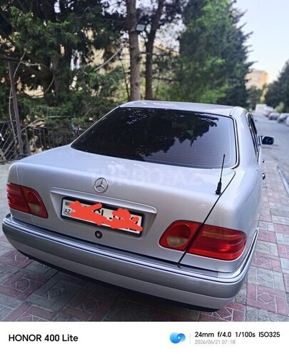 Mercedes E 230-4