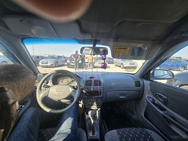 Hyundai Accent-2