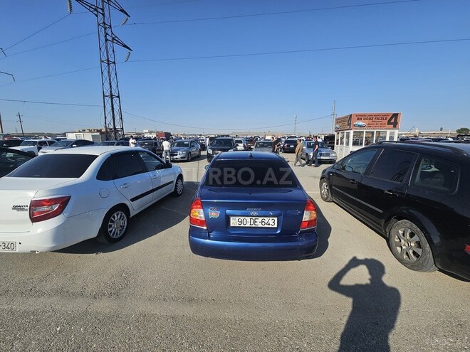 Hyundai Accent-4
