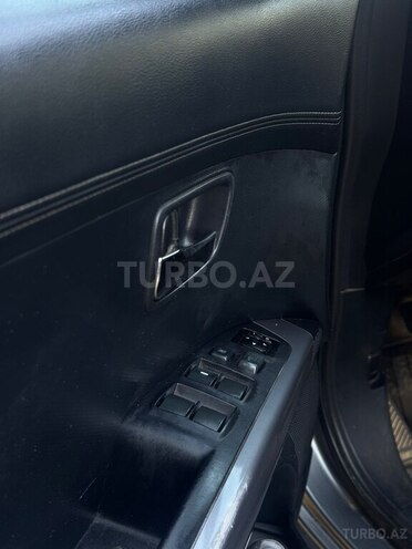 Mitsubishi Outlander-8