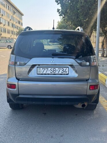Mitsubishi Outlander-4