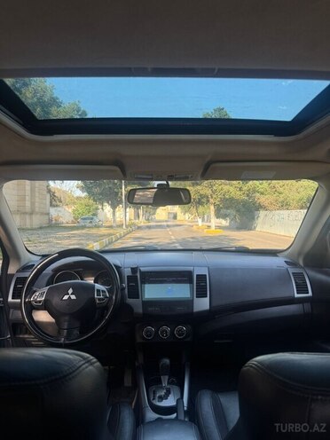 Mitsubishi Outlander-3