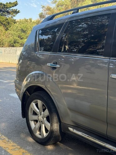 Mitsubishi Outlander-10