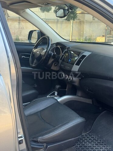 Mitsubishi Outlander-13