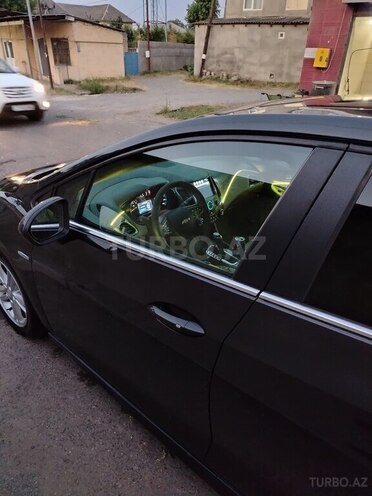 Chevrolet Cruze-12