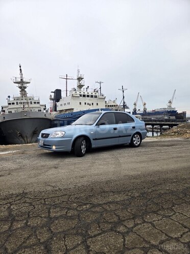 Hyundai Accent-2