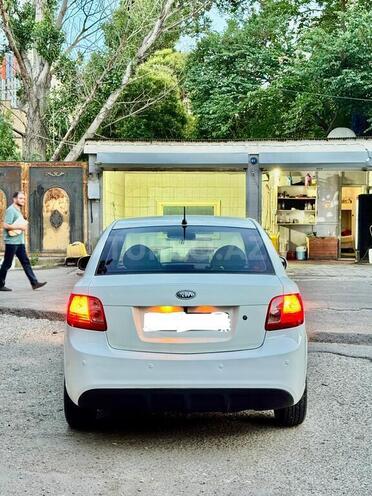 Kia Rio-5