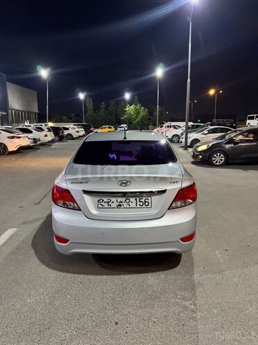 Hyundai Accent-4