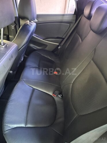 Hyundai Accent-7