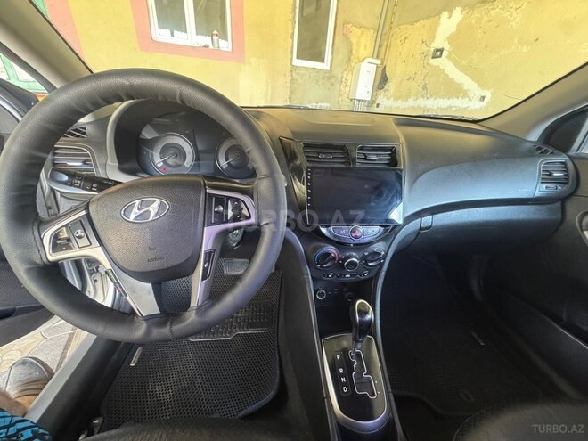 Hyundai Accent-6