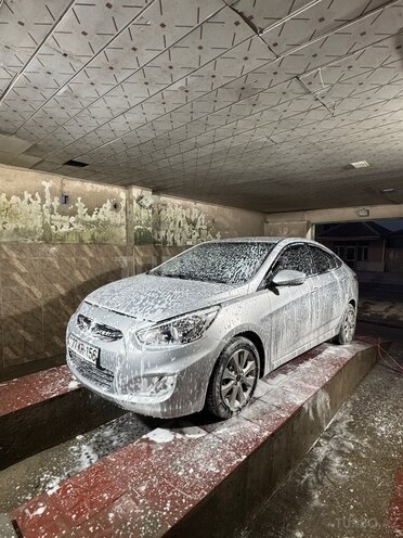 Hyundai Accent-5