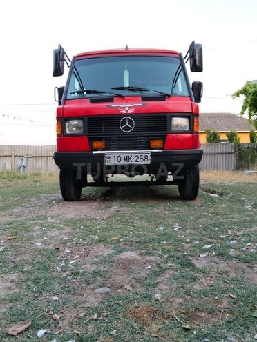 Mercedes 208 D-6