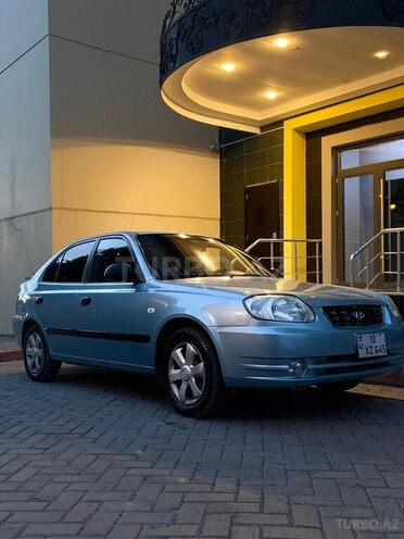 Hyundai Accent-4